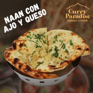 Naan con ajo y queso